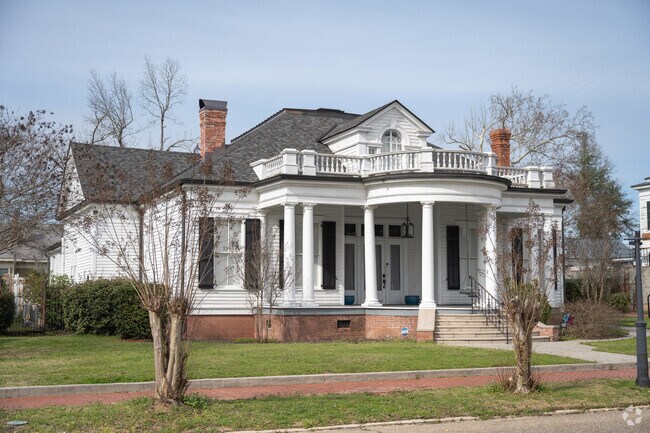 The homes in Selma showcase stunning architecture that captivates the eye and enriches the community..