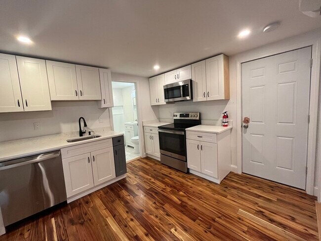 155 Orange St, Chelsea, MA 02150 - photo 6