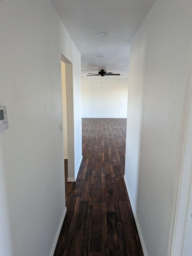 107 W Mesquite St, Karnes City, TX 78118