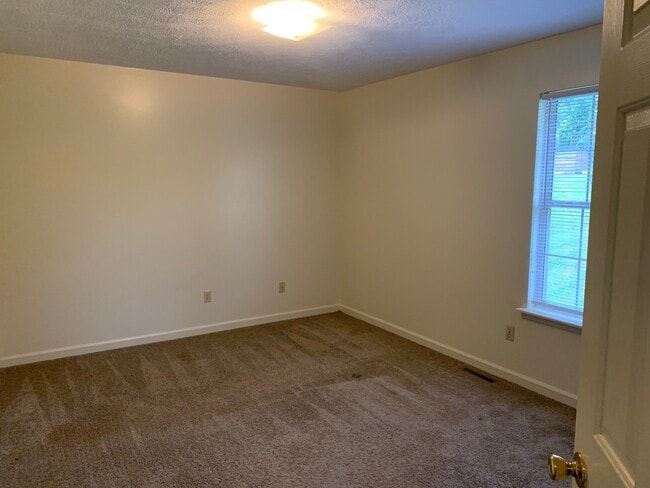 1066 Brandy Ln unit Apartment A, Richmond, KY 40475 - photo 4
