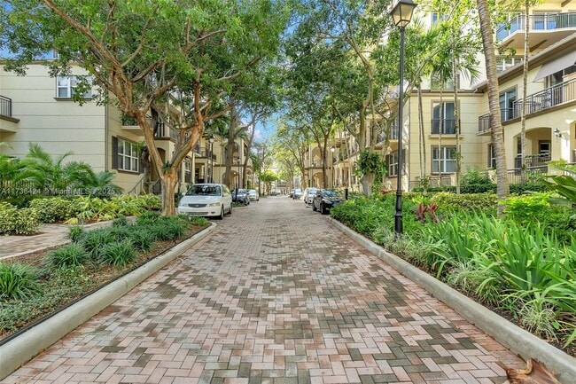 2617 NE 14th Ave unit 306, Wilton Manors, FL 33334 - photo 2