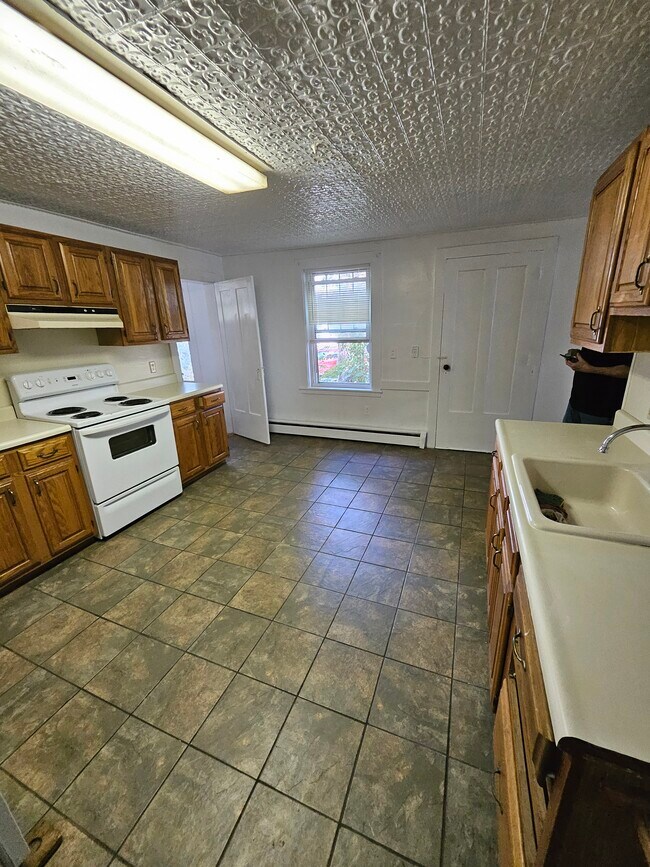 35 Middle St unit 1, Claremont, NH 03743 - photo 4