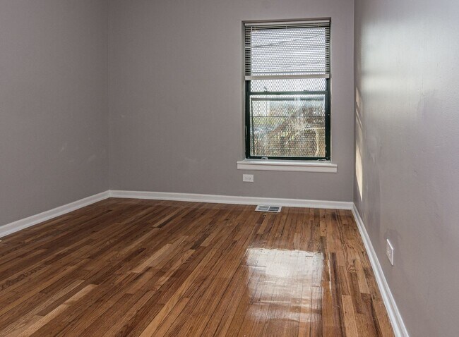 6137 S Indiana Ave unit 2, Chicago, IL 60637 - photo 4