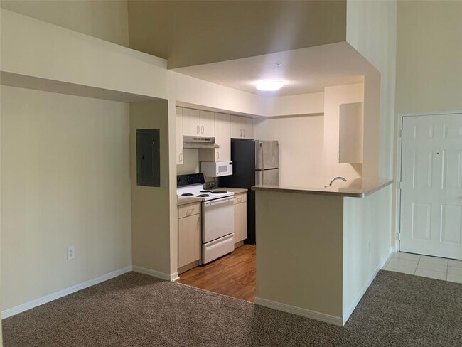 11165 SW 6th St unit 305, Pembroke Pines, FL 33025 - photo 5