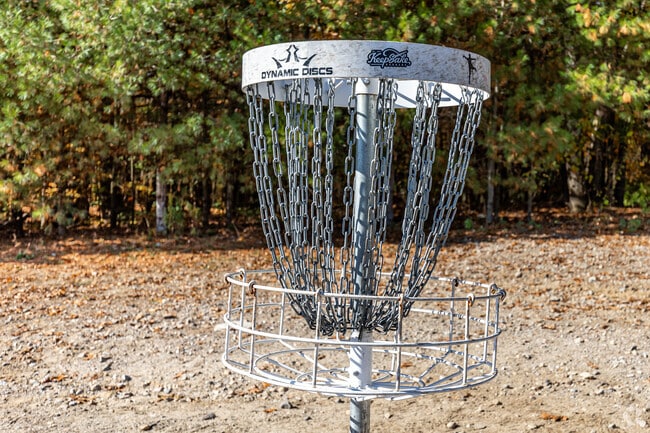 Highlands offers two disc golf courses for residents to utilize for tournaments.