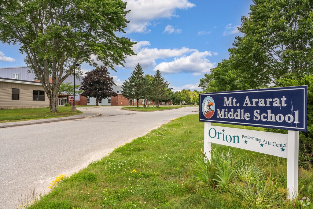 Road sign and entrance of Mount Ararat Middle School.