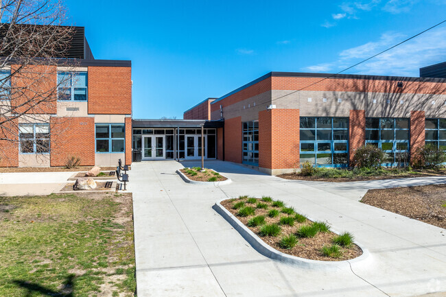An alternative entrance and drop-ff area allows for easy access for students and teachers.