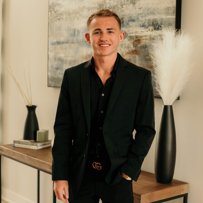Agent Photo