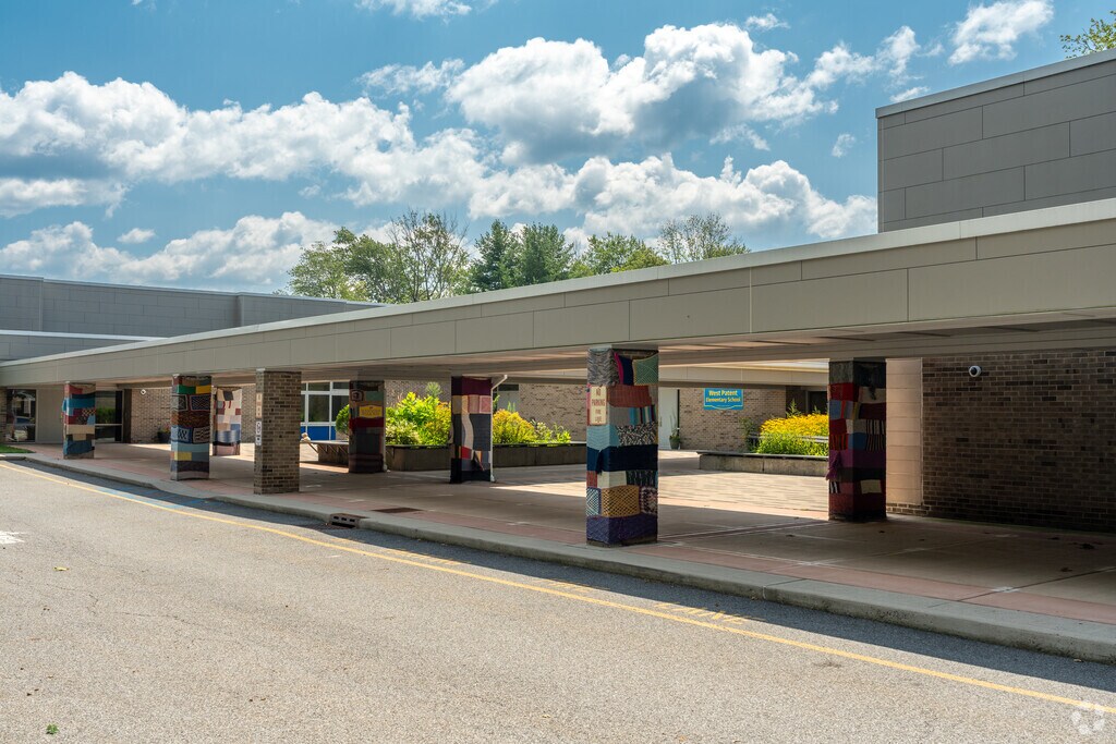 The courses at West Patent Elementary School encourage critical thinking and creativity.