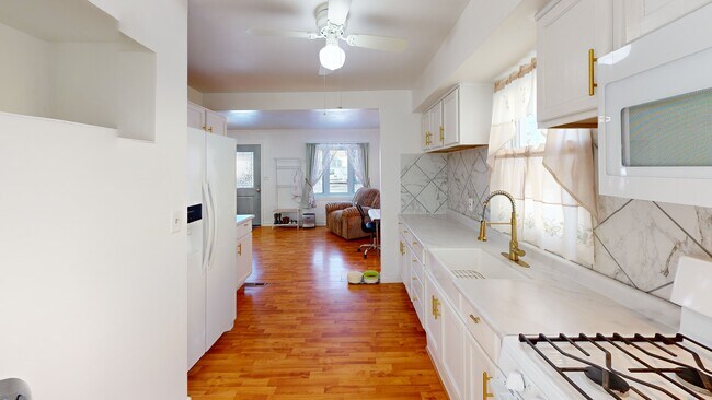 2517 Gray Ct, Waukegan, IL 60085 - photo 2