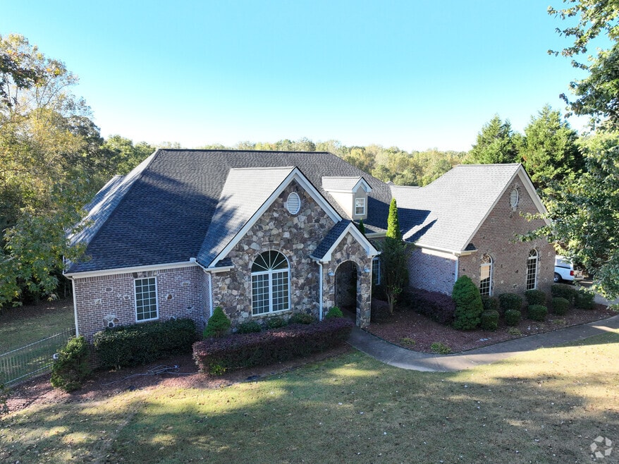 4525 Legacy Ct, Hoschton, GA 30548 - photo 2