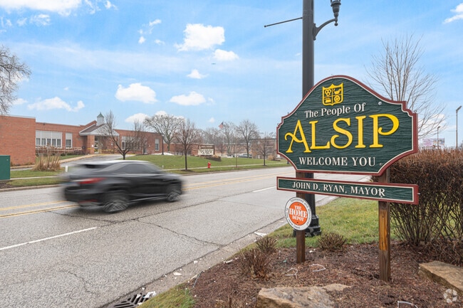 Alsip is a scenic location with numerous shops and restaurants.