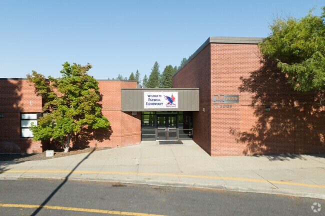 Farwell elementary sits on the north end of Spokane within the Town and Country neighborhood.