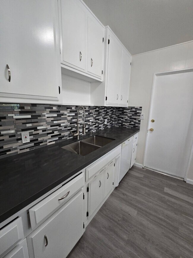 3209 Mona Way, Bakersfield, CA 93309