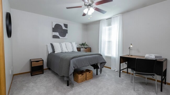 Live life your way! Choose from furnished or unfurnished homes designed for the ultimate student experience. Enjoy spacious, vibrant bedrooms, abundant closet space, and plush carpeting for comfort.