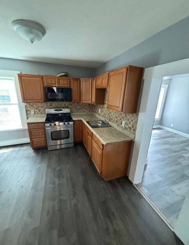 53 Brook St Unit 3, Lawrence, MA 01841