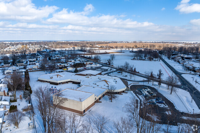 Emma V. Lobbestael Elementary School, Campus Overview.