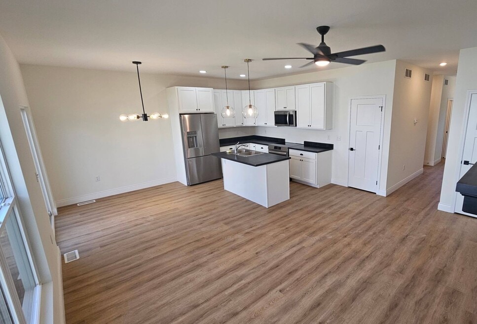 504 Lowden unit 38114383, Edwardsville, IL 62025 - photo 2