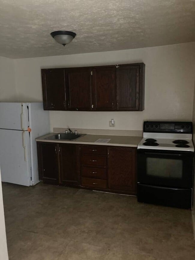 207 Cunningham St Unit C, Mercer, PA 16137