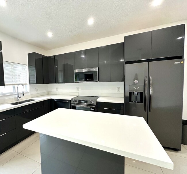 14890 NE 10th Ave, Miami, FL 33161 - photo 2