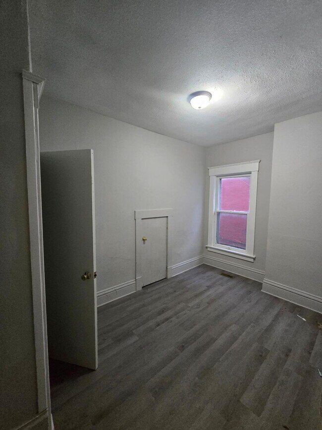 2358 Putnam St unit 2 Upper, Toledo, OH 43620 - photo 5