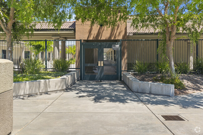 Great Schools rates Crowne Hill Elementary School in Temecula.