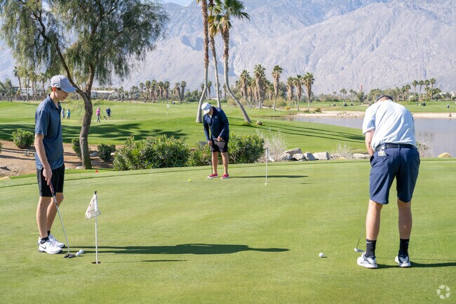 Residents of Araby Cove can visit the Escena Golf Club for an amazing golfing experience.