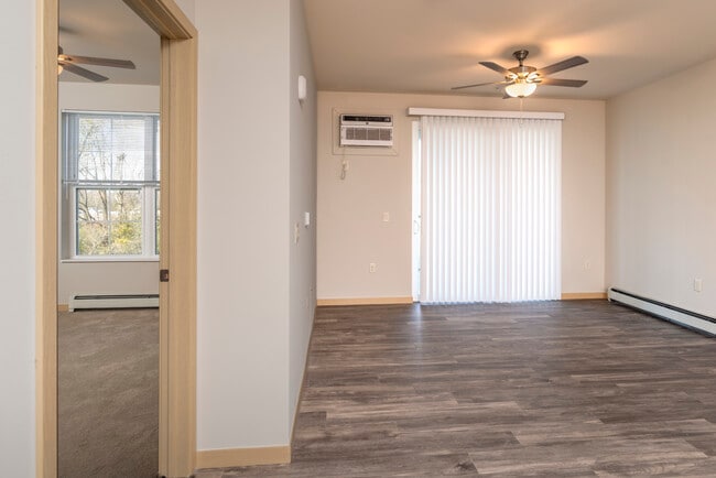 Layton Preserve, Greenfield, WI 53228 - photo 4