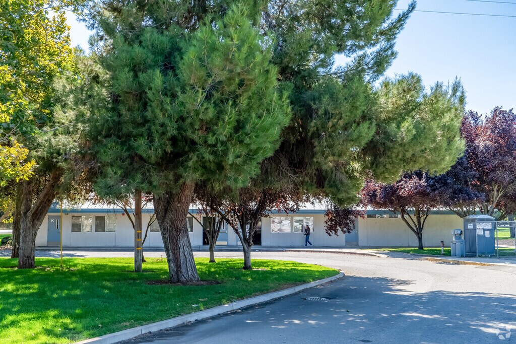 Waverly Elementary School serves students in the Northeast San Joaquin County community.