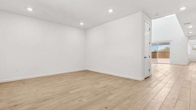 2319 W Pearce Rd, Phoenix, AZ 85041 - photo 2