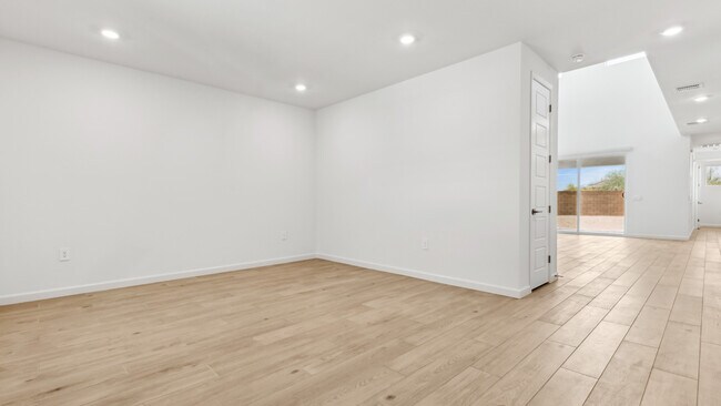 2319 W Pearce Rd, Phoenix, AZ 85041 - photo 3