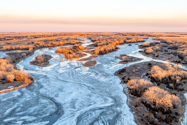 Fishing is popular on the nearby Platte River, where visitors can also see millions of waterfowl traveling their migration routes during Spring and Fall just south of Kearney.