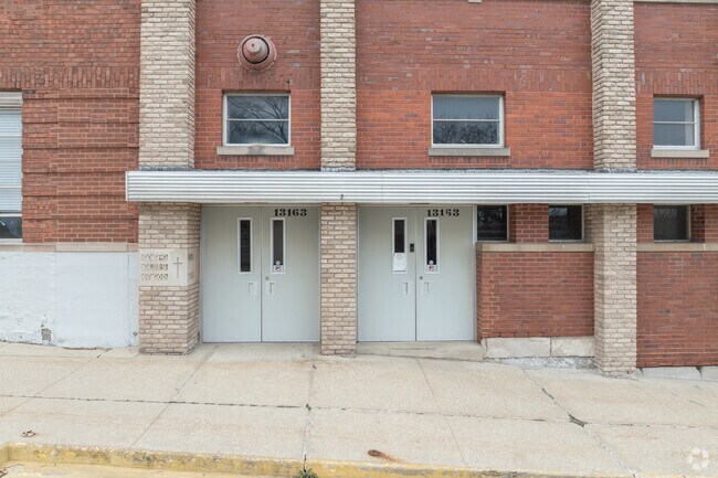 Kids enjoy learning in the inspiring atmosphere of Council Oak Montessori School.