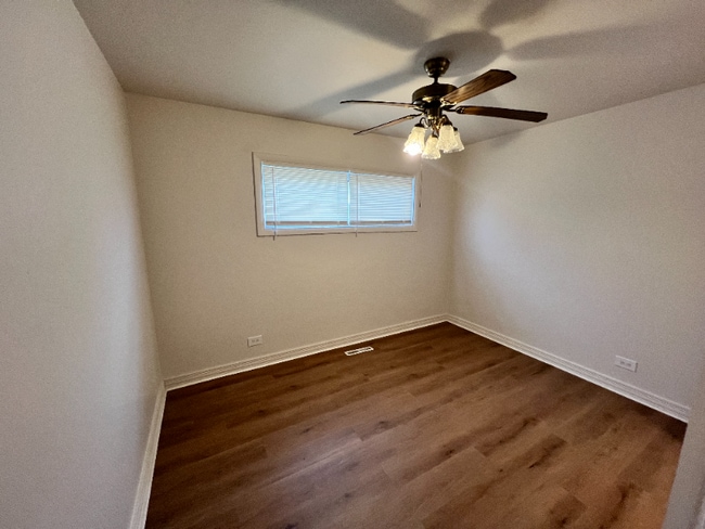 9136 S Anthony Ave, Chicago, IL 60617 - photo 2