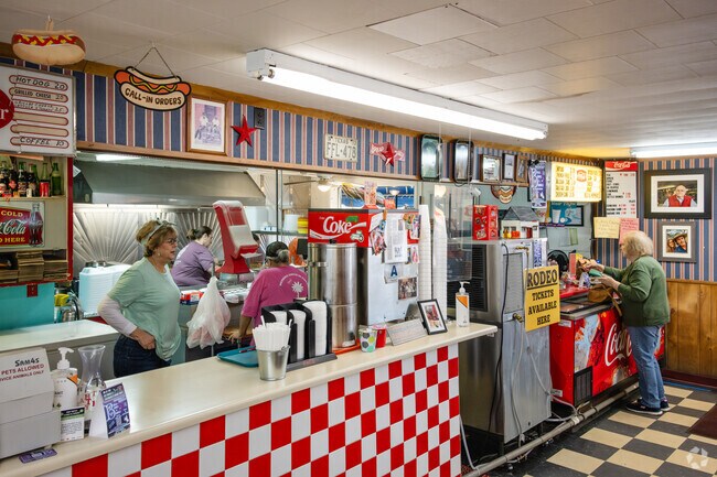 Family-owned eateries offer diverse dining options in Saxon.