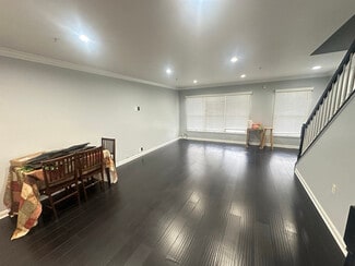 814 Hr Dr SE, Washington, DC 20032