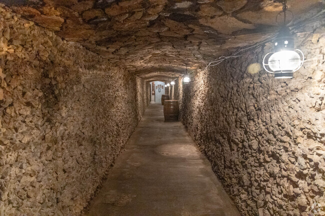 There is a tunnel between the two restaurants at Quivey Grove near Meadowood.