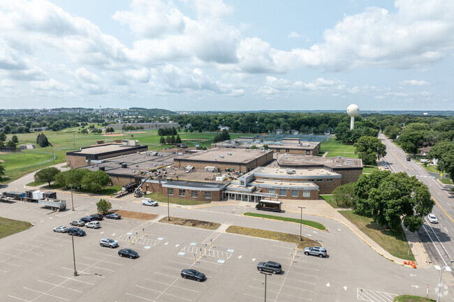 Shakopee Jr High West earned an overall grade of B- from Niche.com.
