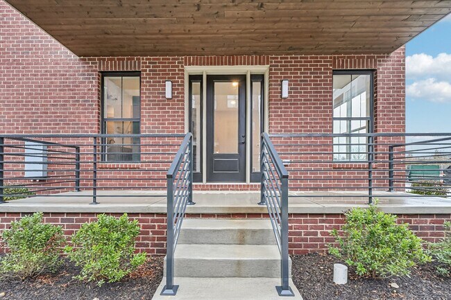 290 Dickenson St, Columbus, OH 43215 - photo 5