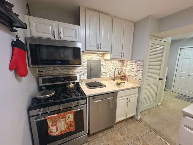 The Pavilion on the Park unit Room 1, Alexandria, VA 22304 - photo 7