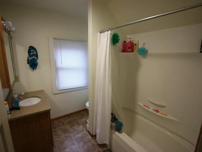 177 E 9th St unit Upstairs, Winona, MN 55987 - photo 7