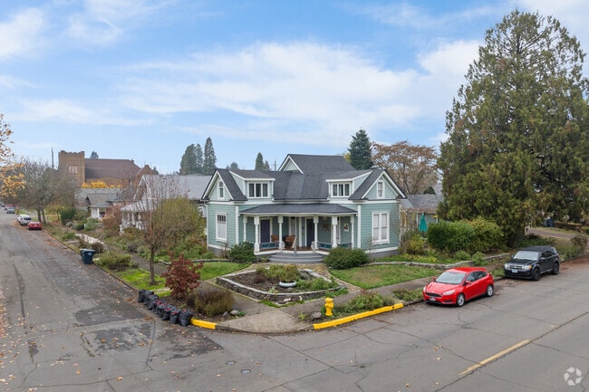 Colonial homes are prevalent throughout Downtown Springfield.