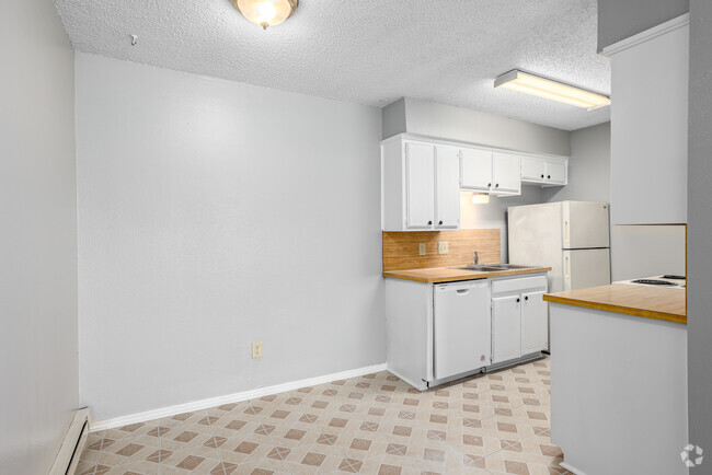 2BD, 1BA - 800SF - Dining Room