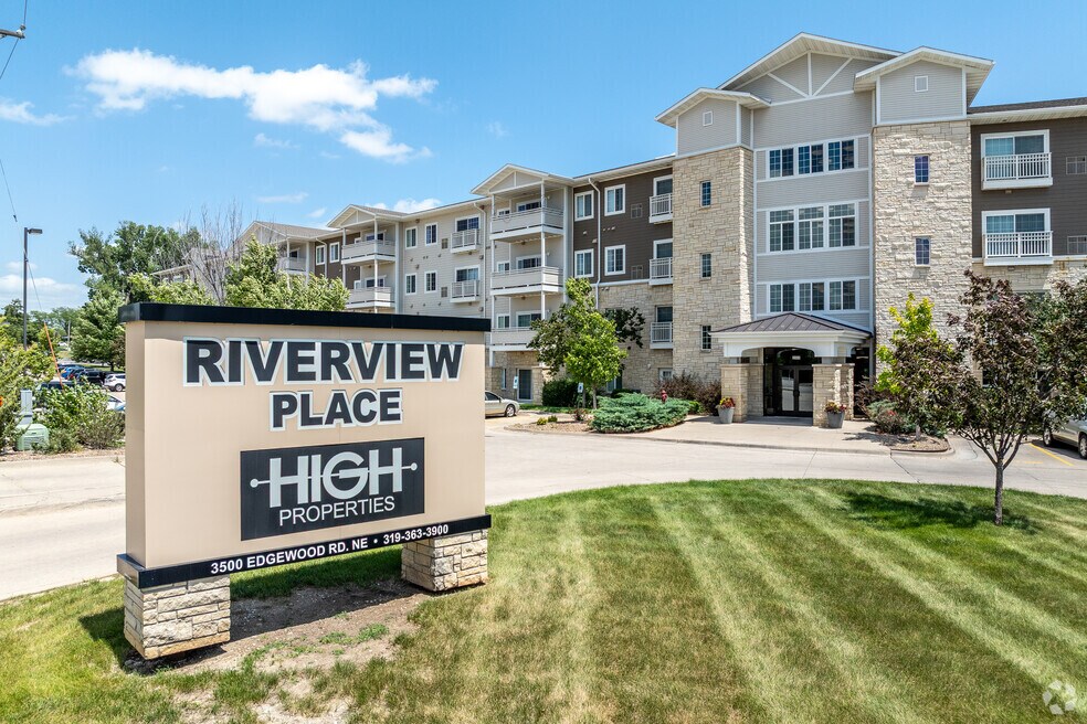 Riverview Place, Cedar Rapids, IA 52402 - photo 1
