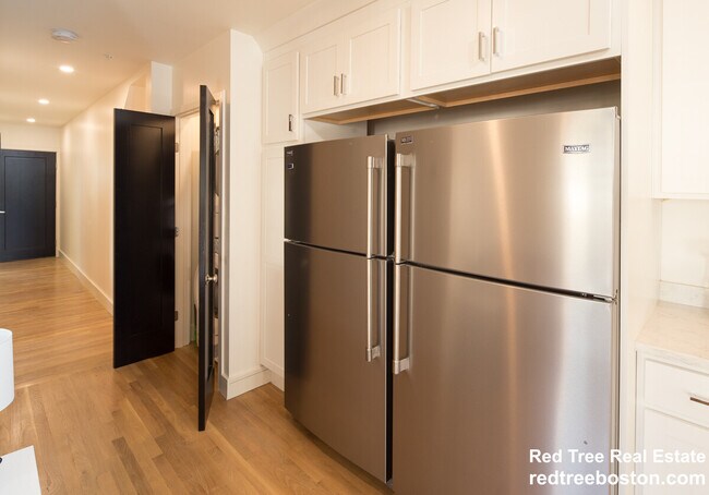 92 Brown St unit 1, Waltham, MA 02453 - photo 3