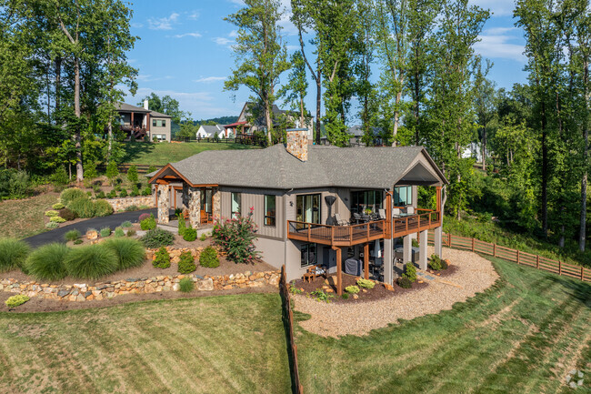 Most of the homes in Ashcroft sit on large plots of land.
