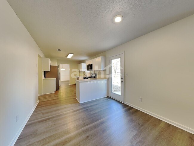 6136 Swabia Ln, Stone Mountain, GA 30087 - photo 5