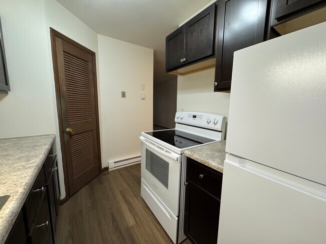 1404 Hayden Ave unit 3, Altoona, WI 54720 - photo 6