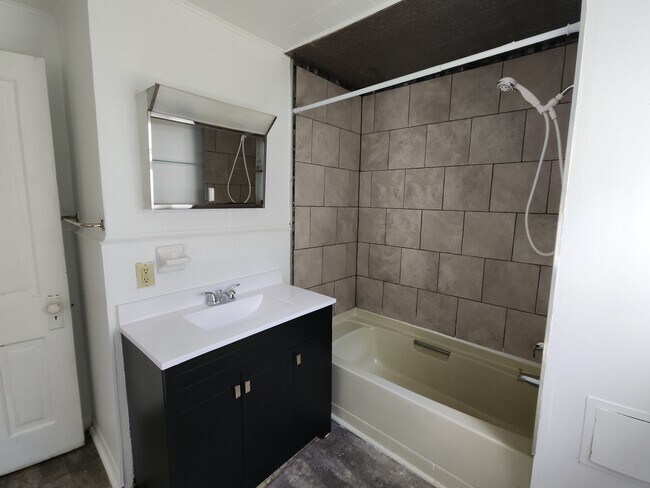 221 E 8th St unit 1, Winona, MN 55987 - photo 3