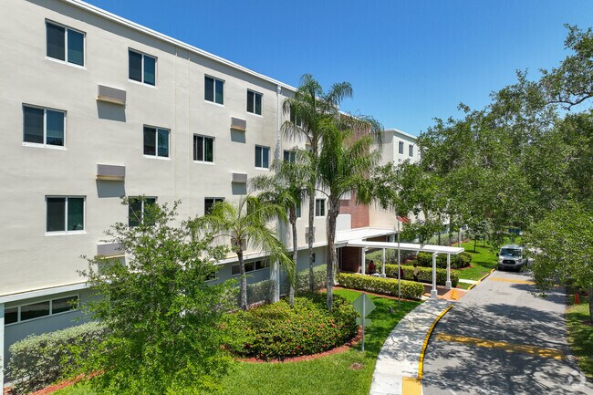 Condominiums are an affordable option in the Cresthaven neighborhood of Pompano Beach, FL.